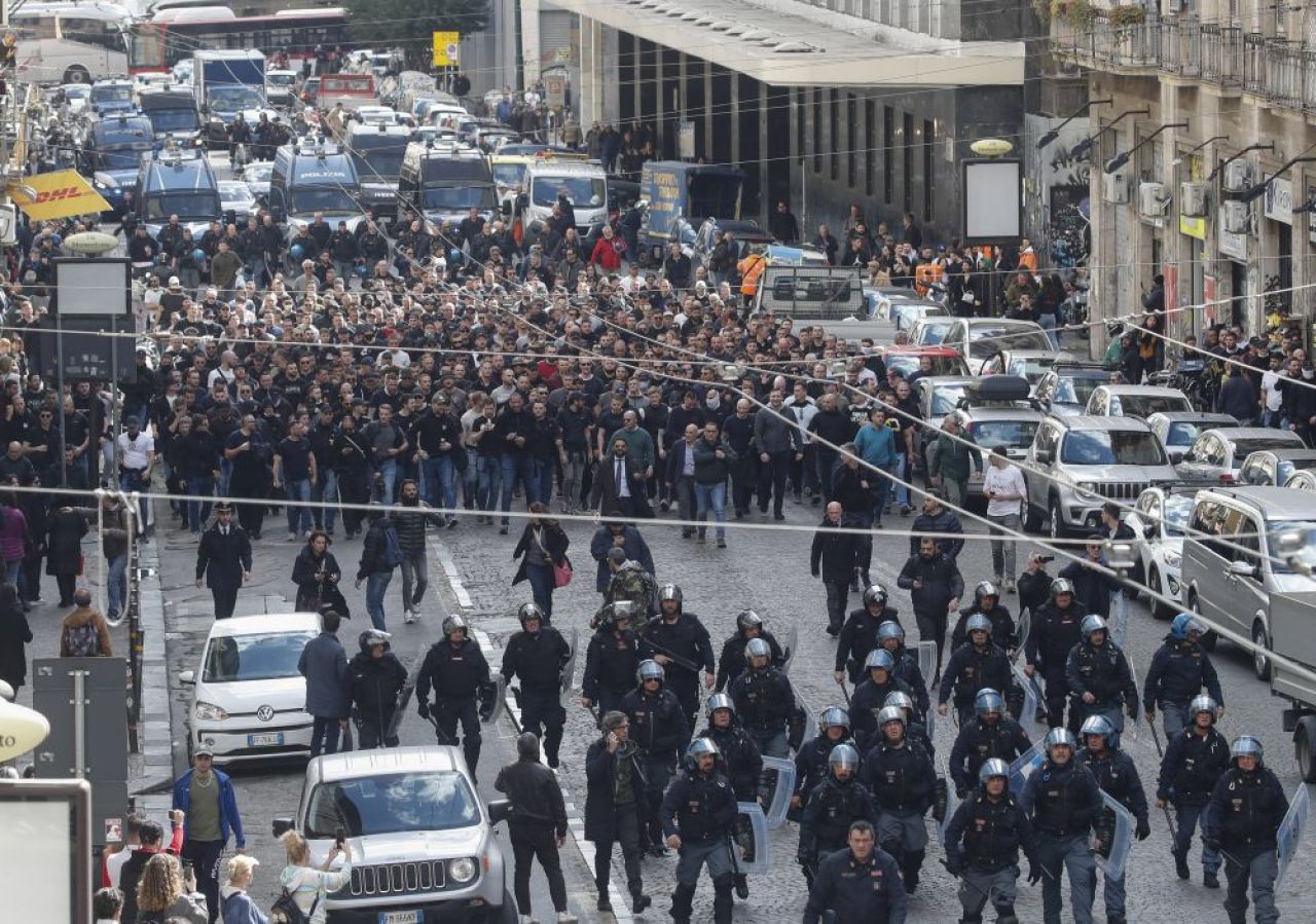 S-a lăsat cu arestări după incidentele violente de la Napoli! Anunțul făcut de poliția italiană _16