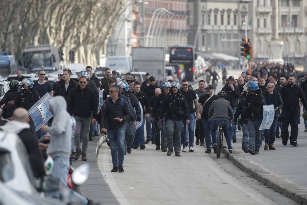 S-a lăsat cu arestări după incidentele violente de la Napoli! Anunțul făcut de poliția italiană _17