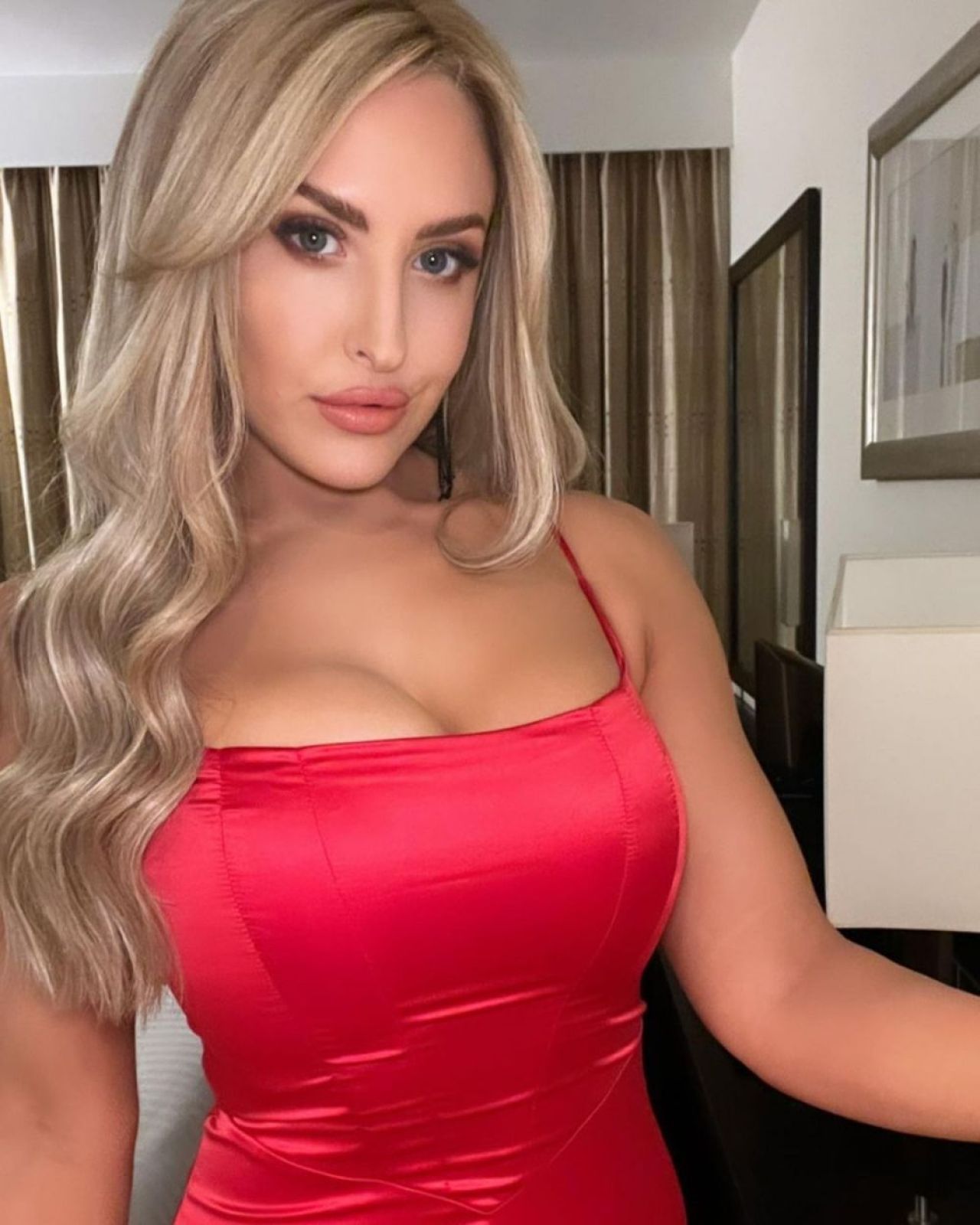 „Ți-aș folosi lenjeria!” Cea mai sexy prezentatoare de la BBC Sport a postat mesajul primit de la un fan! Reacție de milioane_21