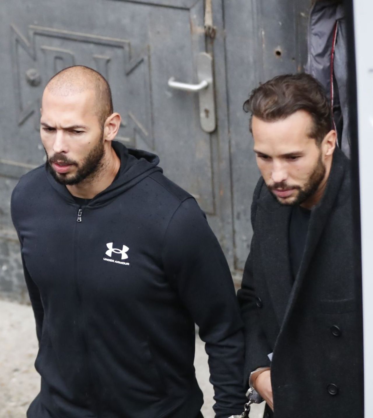 Englezii au dezvăluit cu trăiește Andrew Tate în închisoare: „Există un singur fel în care poți să supraviețuiești aici!”_1