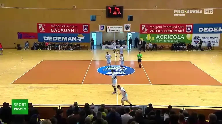 Oaspeții continuă &icirc;n aceeași manieră și &icirc;n partea a doua din Bacău - CSM Constanța (Pro Arena VOYO)