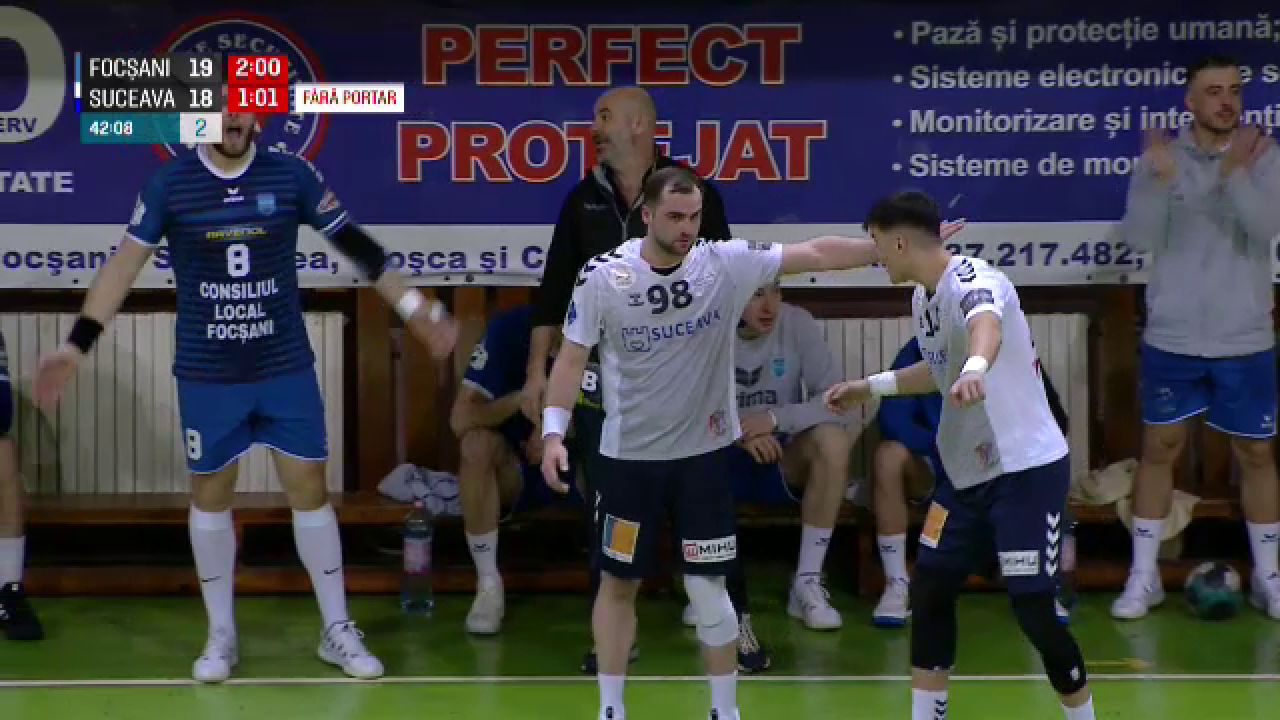 Scene halucinante! Managerul, surprins cum încuraja fanii de la meciul CSM Focșani - Suceava să strige: „Hoții, hoții!” _1