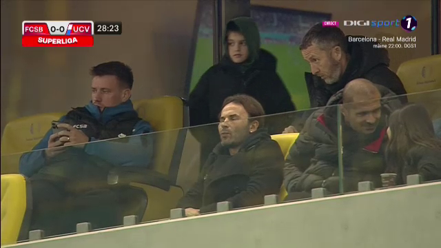 Surpriză! Cine a fost surprins în lojă, lângă Mihai Stoica și Pintilii, la FCSB - Universitatea Craiova_2