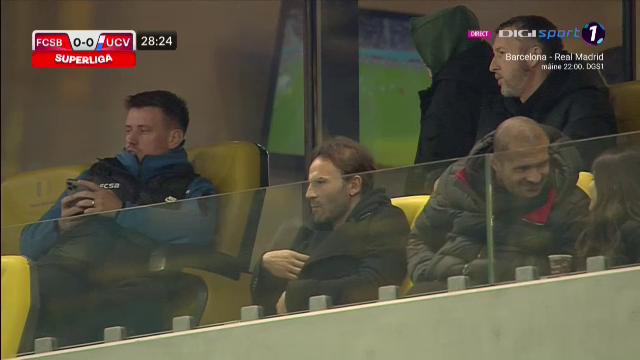 Surpriză! Cine a fost surprins în lojă, lângă Mihai Stoica și Pintilii, la FCSB - Universitatea Craiova_6