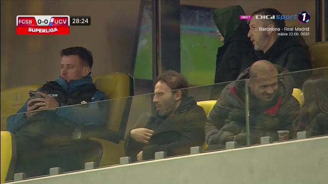 Surpriză! Cine a fost surprins în lojă, lângă Mihai Stoica și Pintilii, la FCSB - Universitatea Craiova_7
