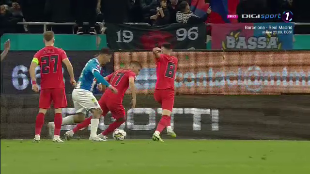 Jovan Show! Markovic i-a ridiculizat pe fundașii de la FCSB și a înscris superb _16
