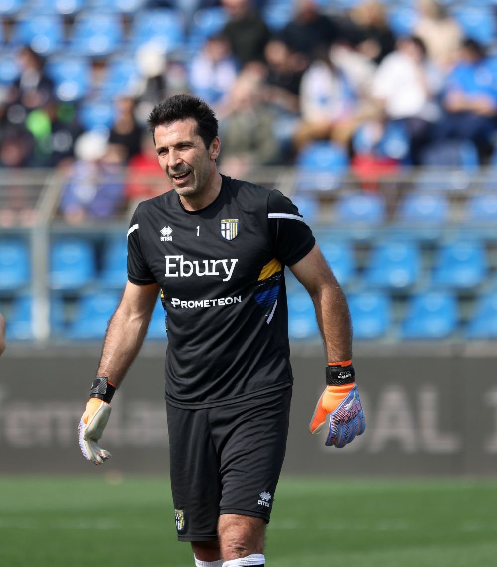 Imagini memorabile cu Cesc Fabregas și Gianluigi Buffon, adversari în Serie B: 