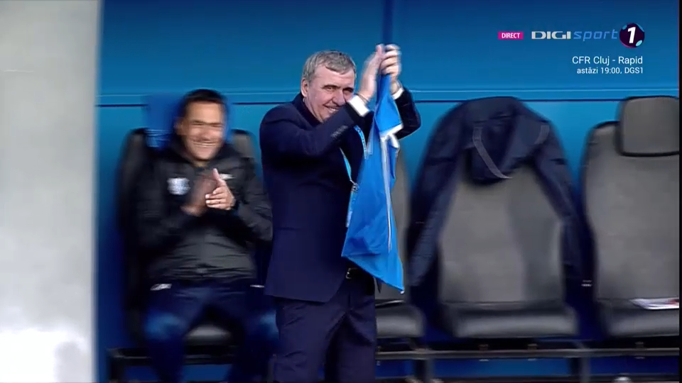 Gheorghe Hagi, apariție spectaculoasă la primul meci din play-off. Motivul pentru care a apărut îmbrăcat așa_7