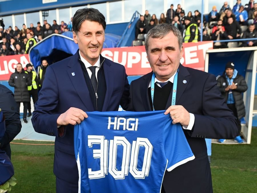 Gheorghe Hagi, apariție spectaculoasă la primul meci din play-off. Motivul pentru care a apărut îmbrăcat așa_9