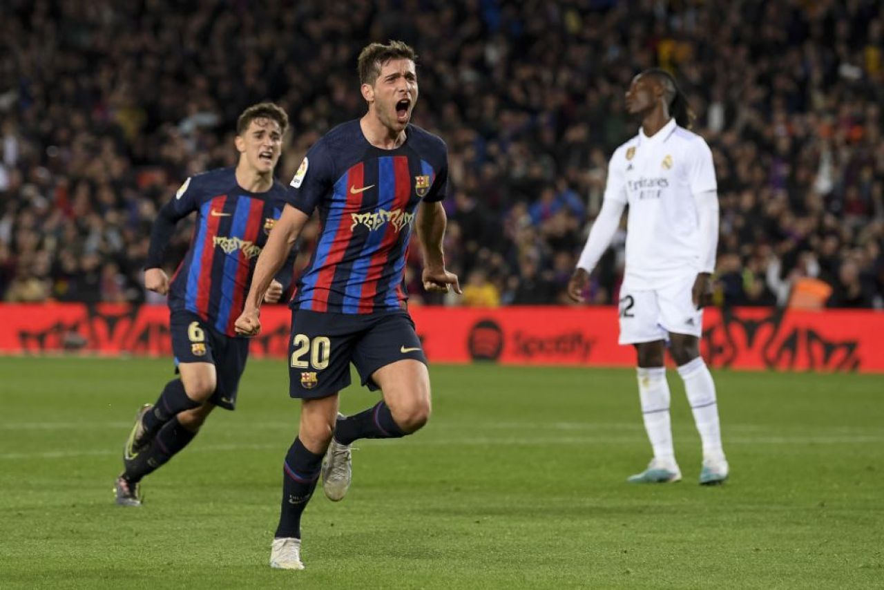 Se întâmplă și la case mai mari! Carlo Ancelotti s-a plâns de VAR după El Clasico: „Avem dubii că a fost ofsaid!” Replica a venit imediat: „E o chestie de știință!” _5