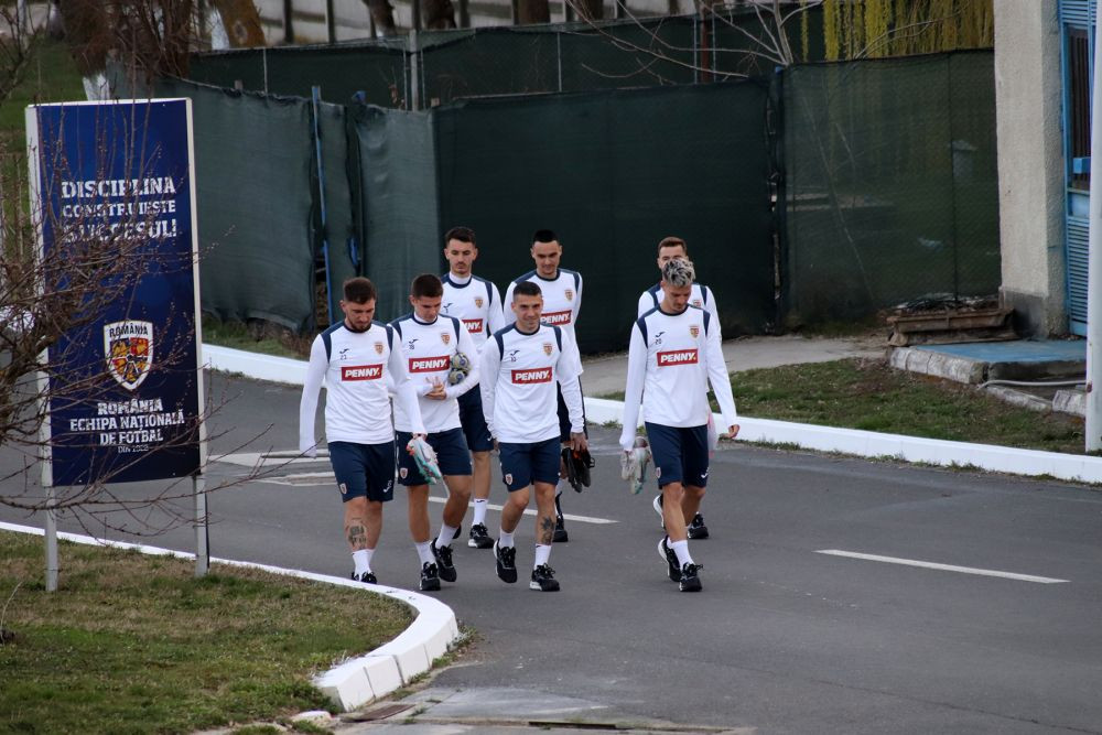 Imagini de la antrenamentul echipei naționale. Au lipsit 11 jucători, printre care toți portarii
