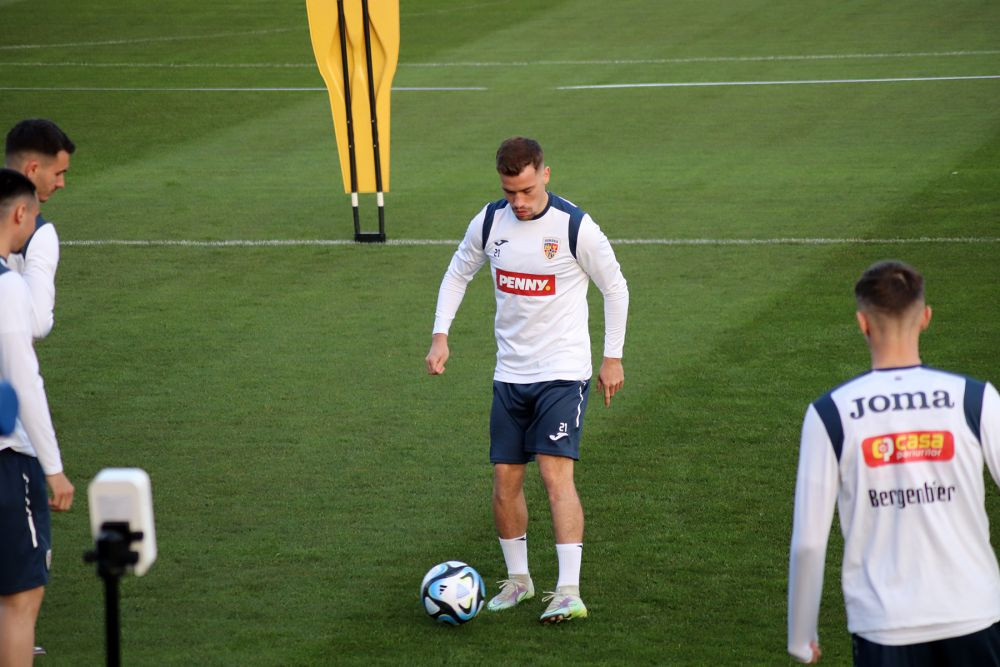 Imagini de la antrenamentul echipei naționale. Au lipsit 11 jucători, printre care toți portarii_19