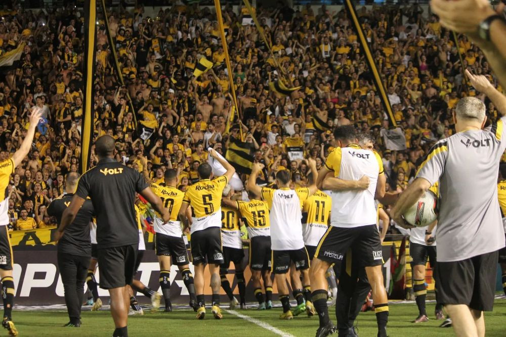 Meci nebun &icirc;n Brazilia, cu nu mai puțin de 30 de penalty-uri!