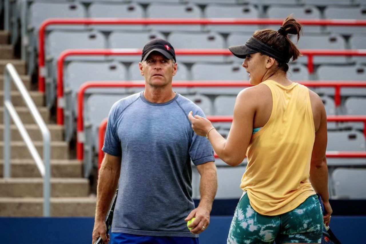 „Duelul româncelor” la Miami: Bianca Andreescu a învins-o din nou pe Emma Răducanu_1