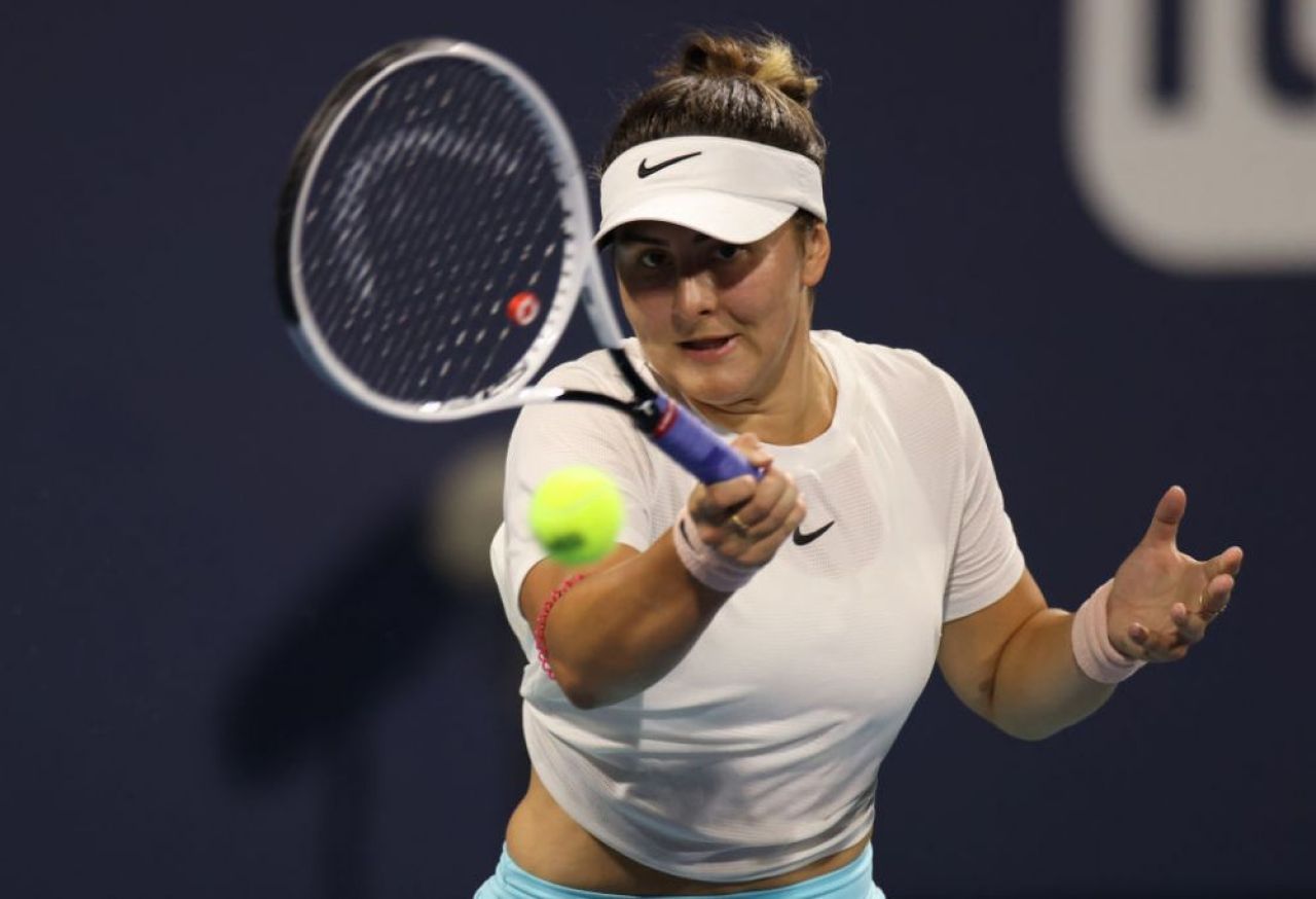 „Duelul româncelor” la Miami: Bianca Andreescu a învins-o din nou pe Emma Răducanu_16