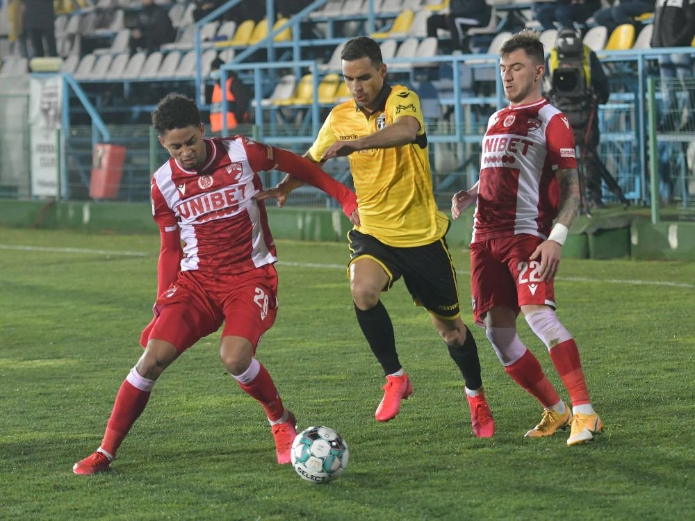 Naționala de fotbal în care peste jumătate din echipă are același nume de familie! Un fost jucător de la Dinamo, prezent și el_12