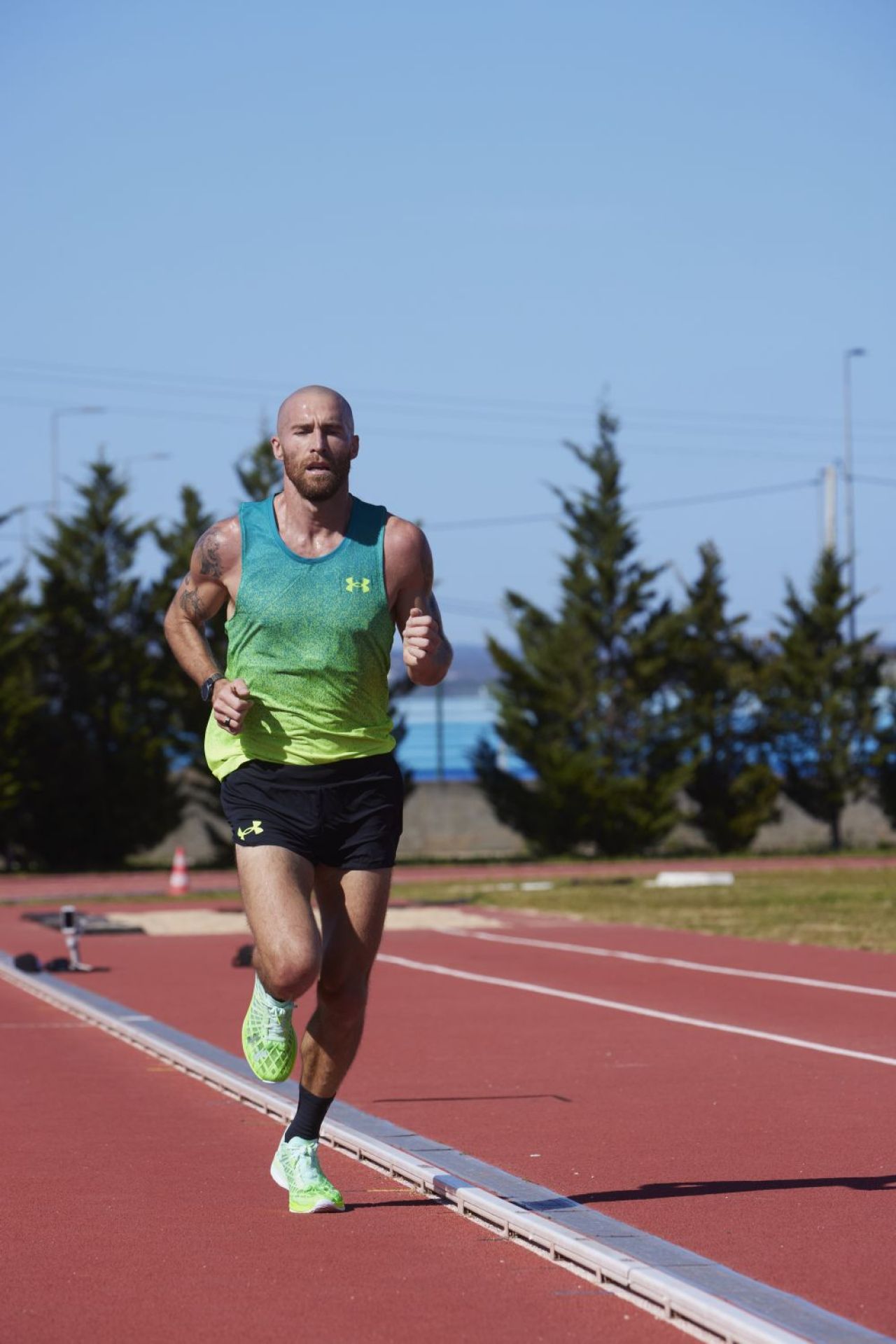 Stephen Scullion, maratonistul olimpic cu minte sclipitoare și pantofi verzi Under Armour Flow Velociti Elite.
