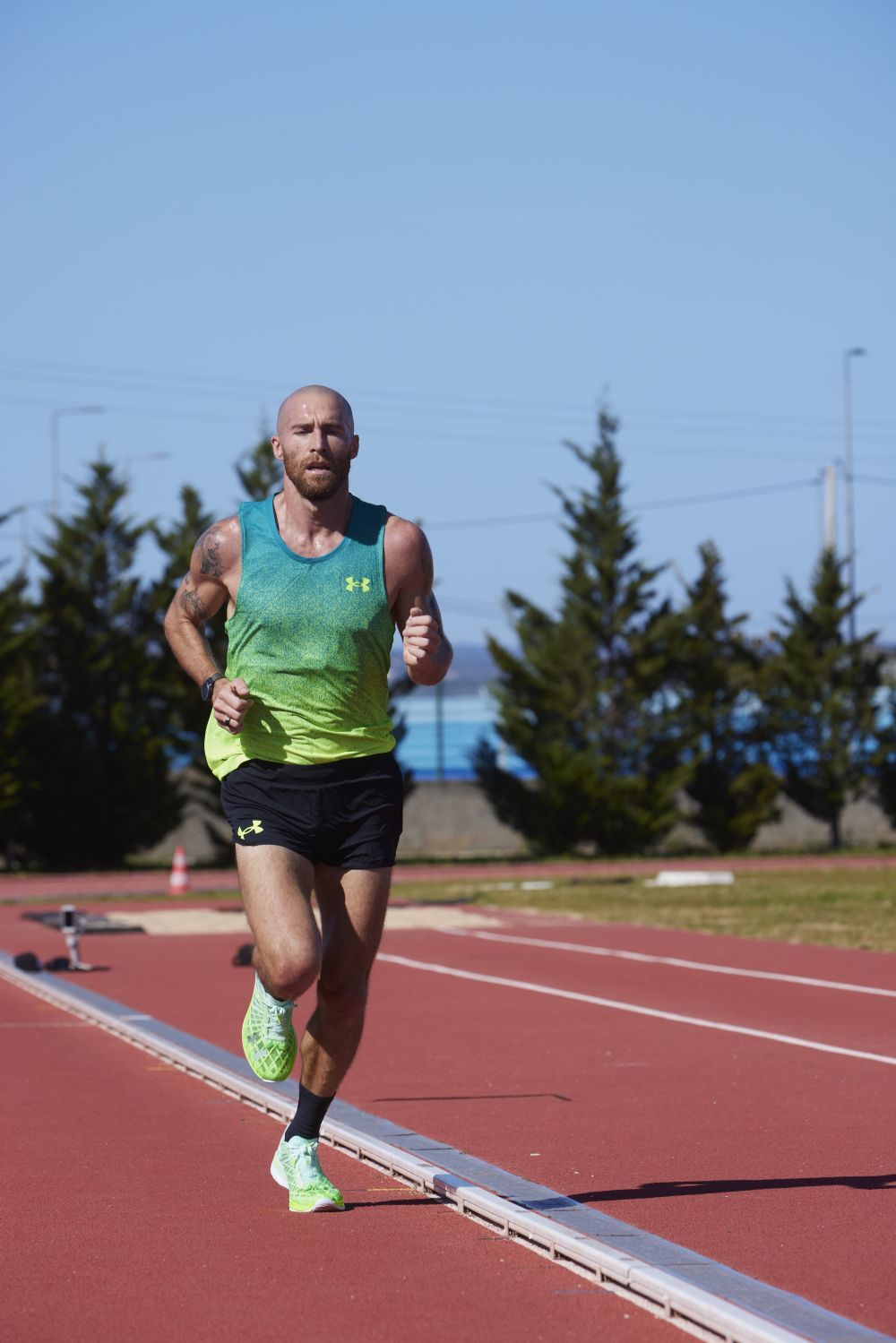 Stephen Scullion, maratonistul olimpic cu minte sclipitoare și pantofi verzi Under Armour Flow Velociti Elite.