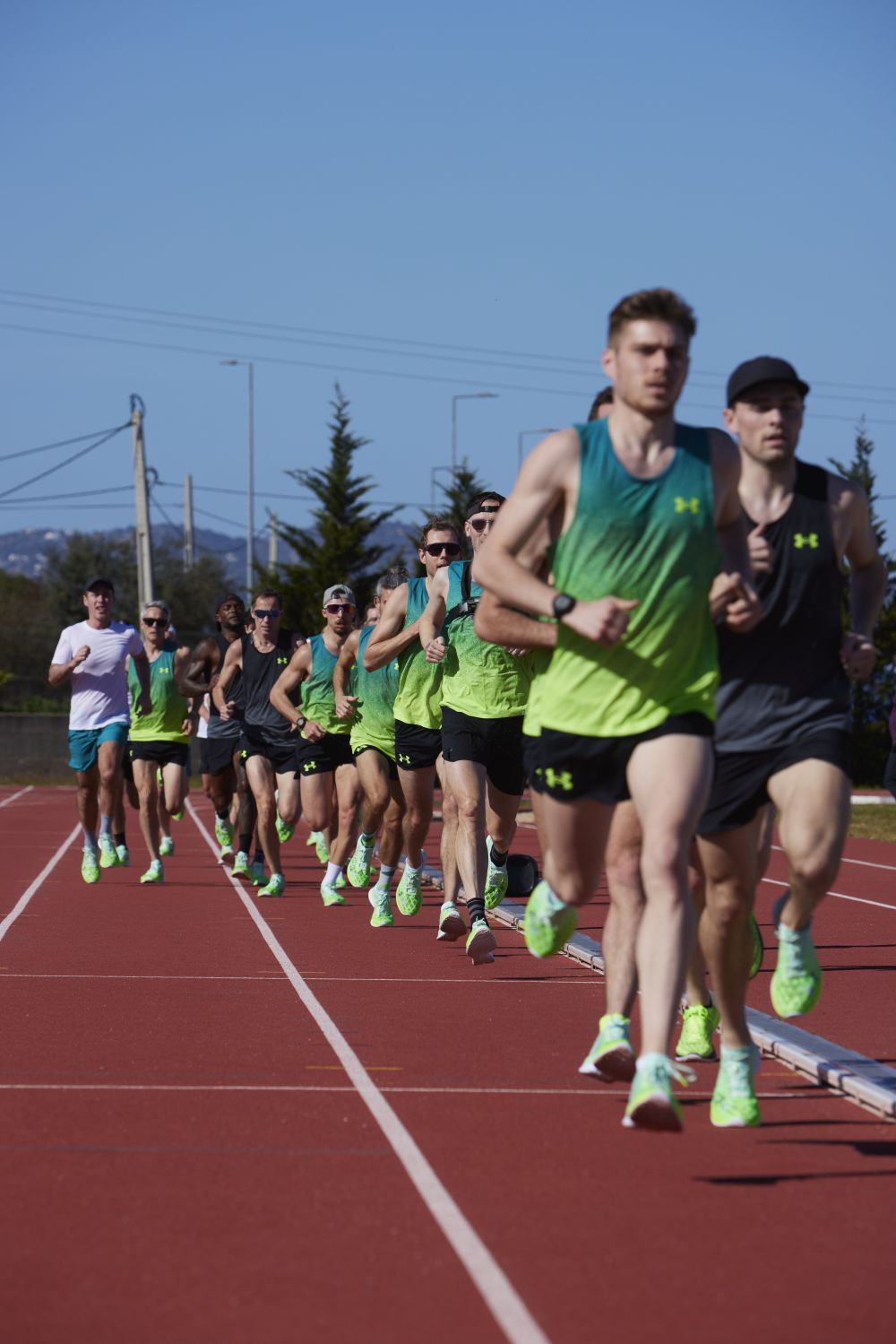 Stephen Scullion, maratonistul olimpic cu minte sclipitoare și pantofi verzi Under Armour Flow Velociti Elite.