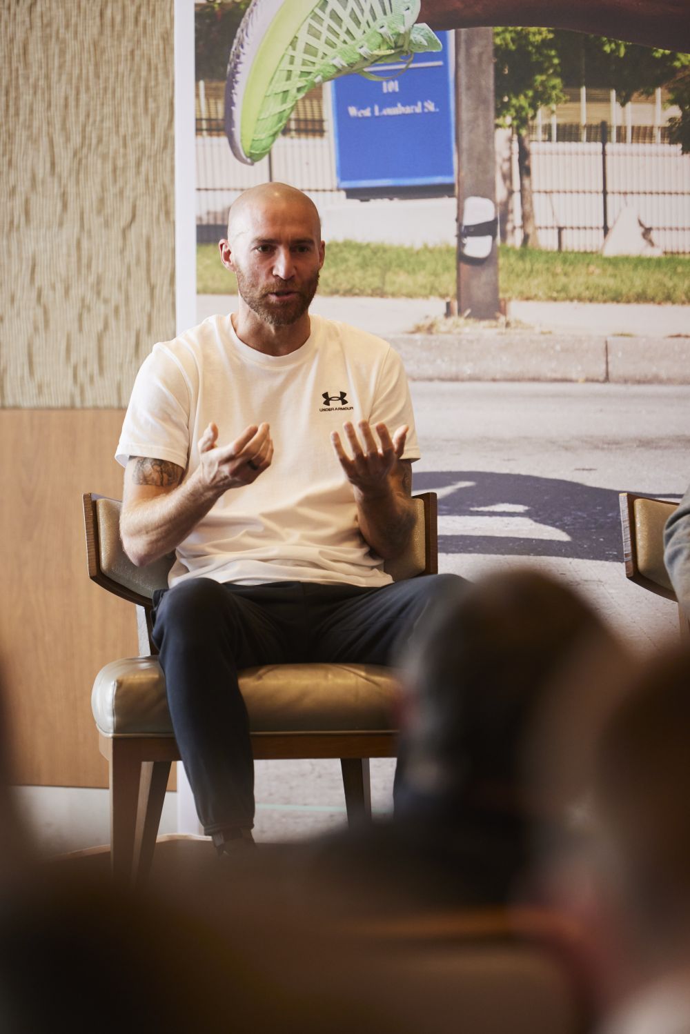 Stephen Scullion, maratonistul olimpic cu minte sclipitoare și pantofi verzi Under Armour Flow Velociti Elite.