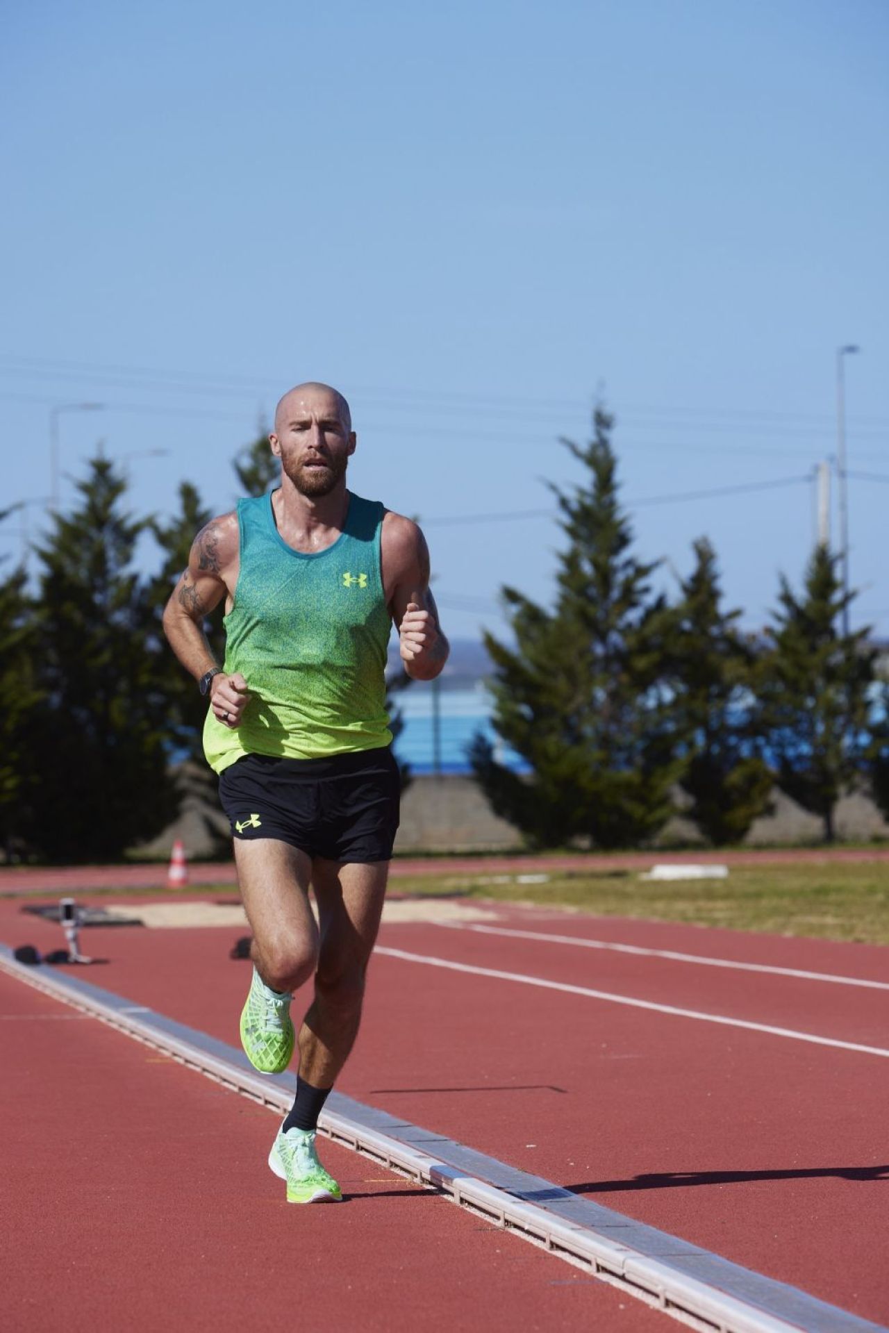 Stephen Scullion, maratonistul olimpic cu minte sclipitoare și pantofi verzi Under Armour Flow Velociti Elite.