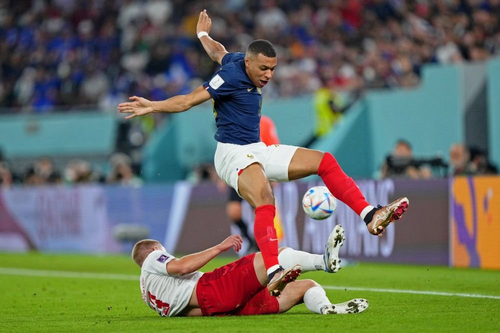 La cuțite!? Mbappe l-a chemat la o discuție între patru ochi pe Griezmann. Ce au vorbit _6