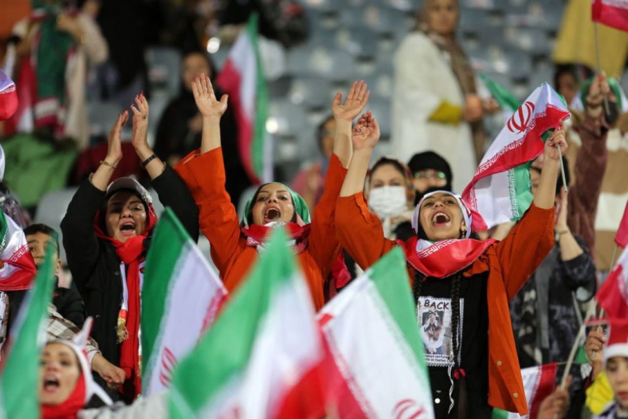 Femeile din Iran au avut voie pe stadion după mai bine de un an de zile. Imagini impresionante de pe arena din Teheran _1