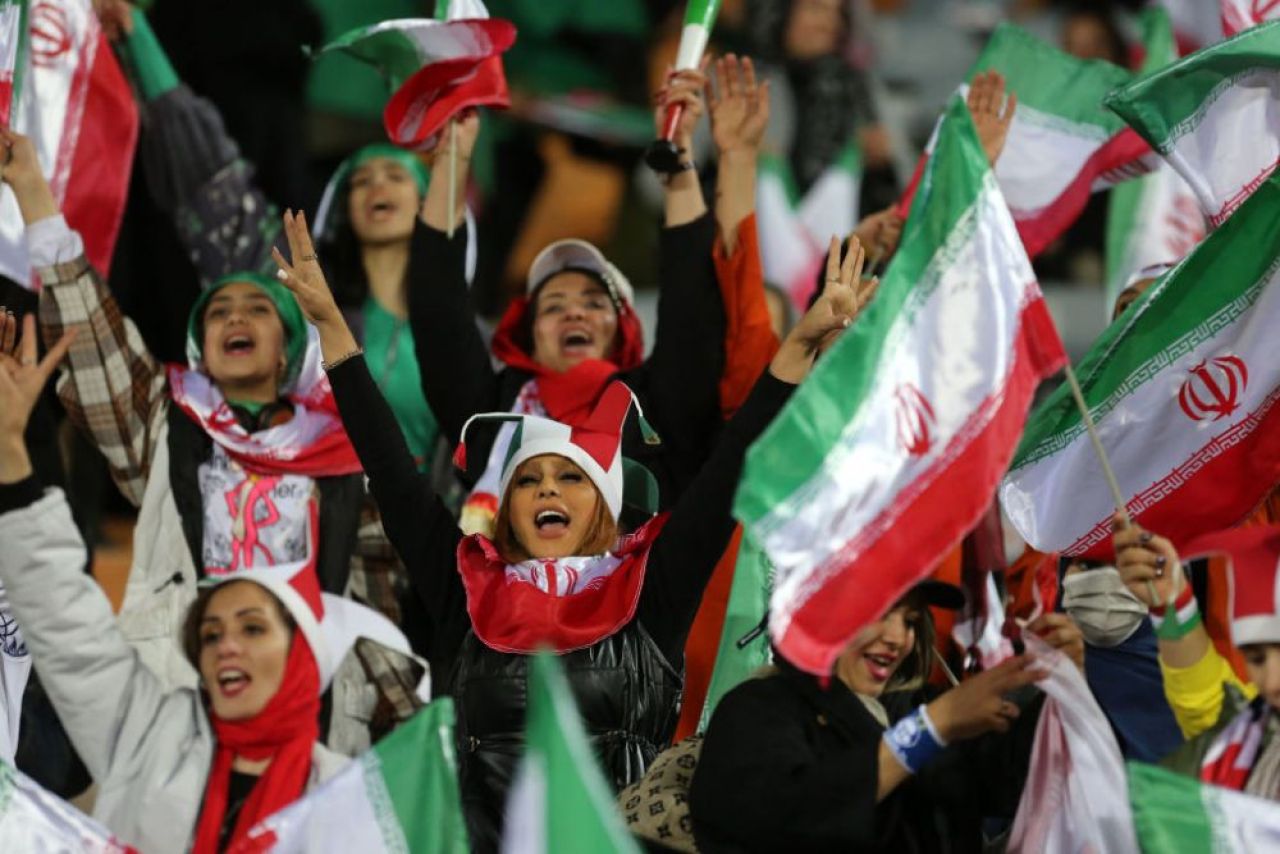 Femeile din Iran au avut voie pe stadion după mai bine de un an de zile. Imagini impresionante de pe arena din Teheran _2
