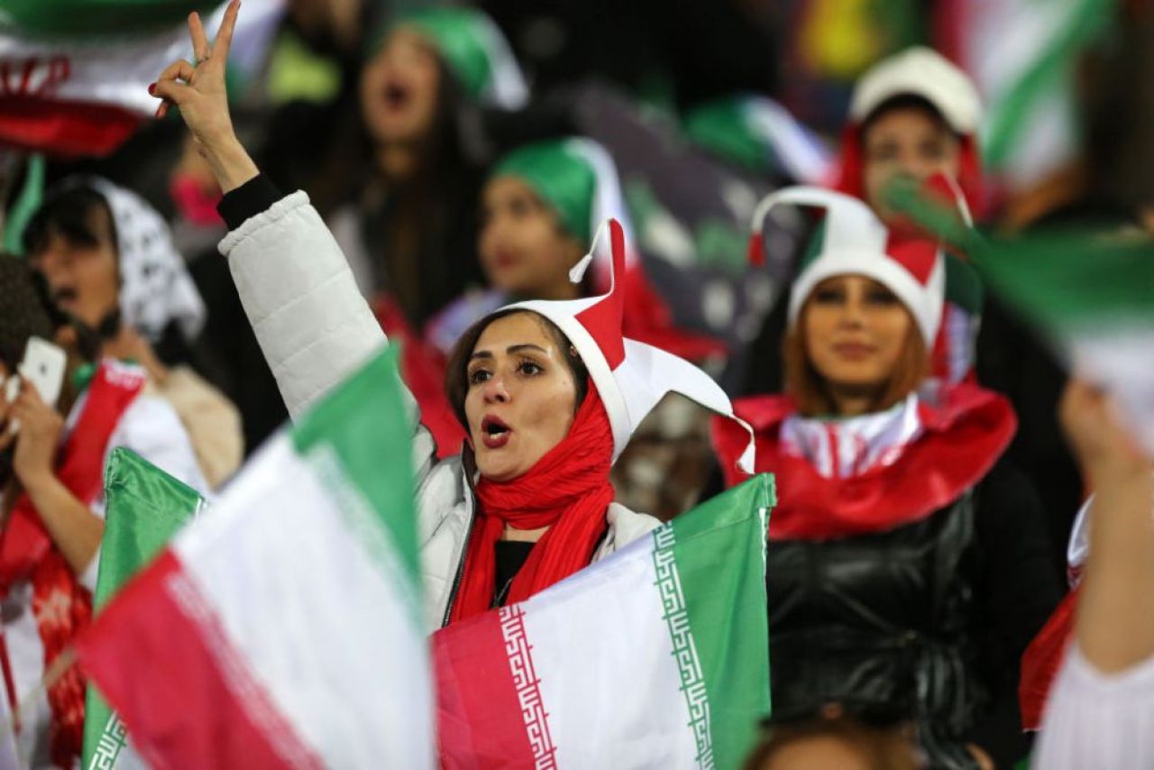 Femeile din Iran au avut voie pe stadion după mai bine de un an de zile. Imagini impresionante de pe arena din Teheran _3
