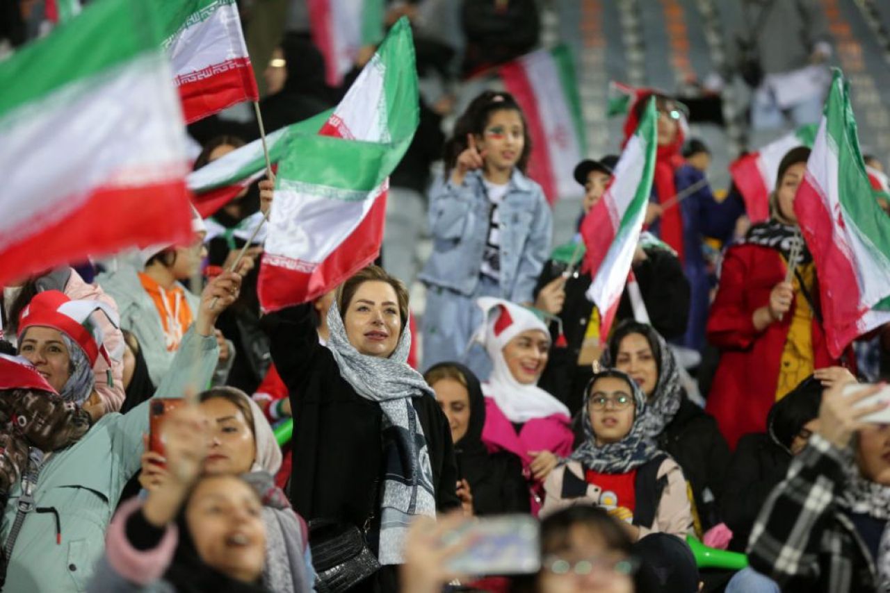 Femeile din Iran au avut voie pe stadion după mai bine de un an de zile. Imagini impresionante de pe arena din Teheran _7