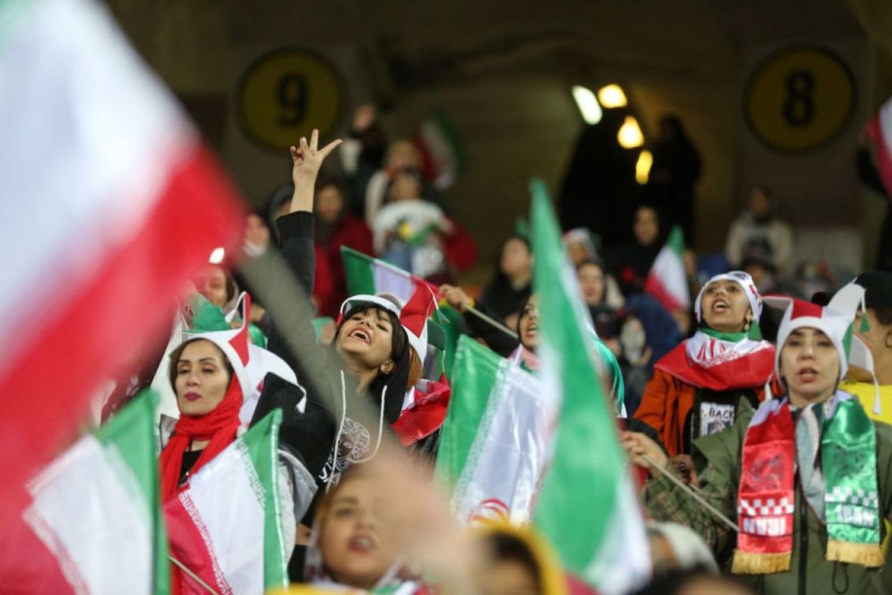Femeile din Iran au avut voie pe stadion după mai bine de un an de zile. Imagini impresionante de pe arena din Teheran _9