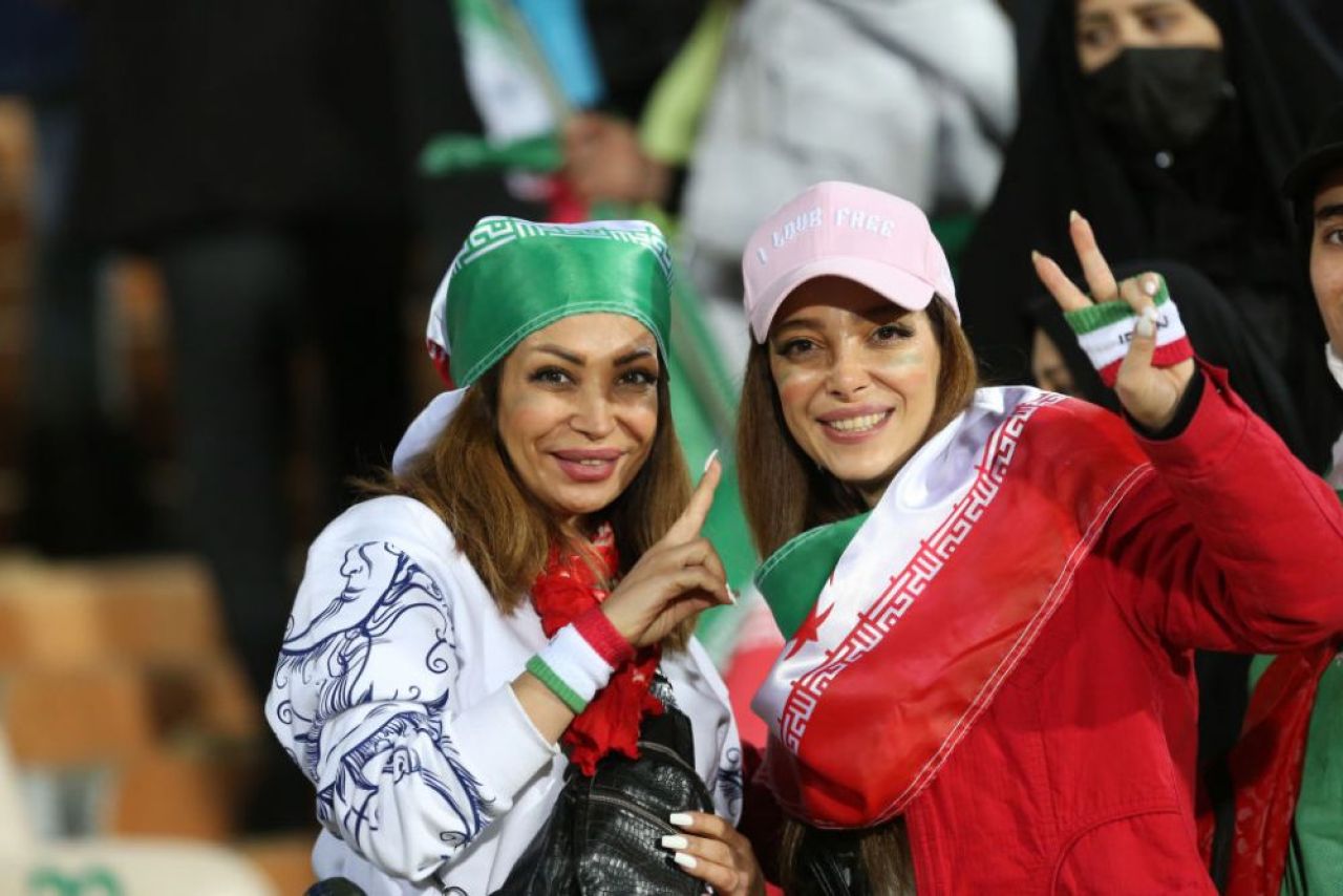 Femeile din Iran au avut voie pe stadion după mai bine de un an de zile. Imagini impresionante de pe arena din Teheran _13