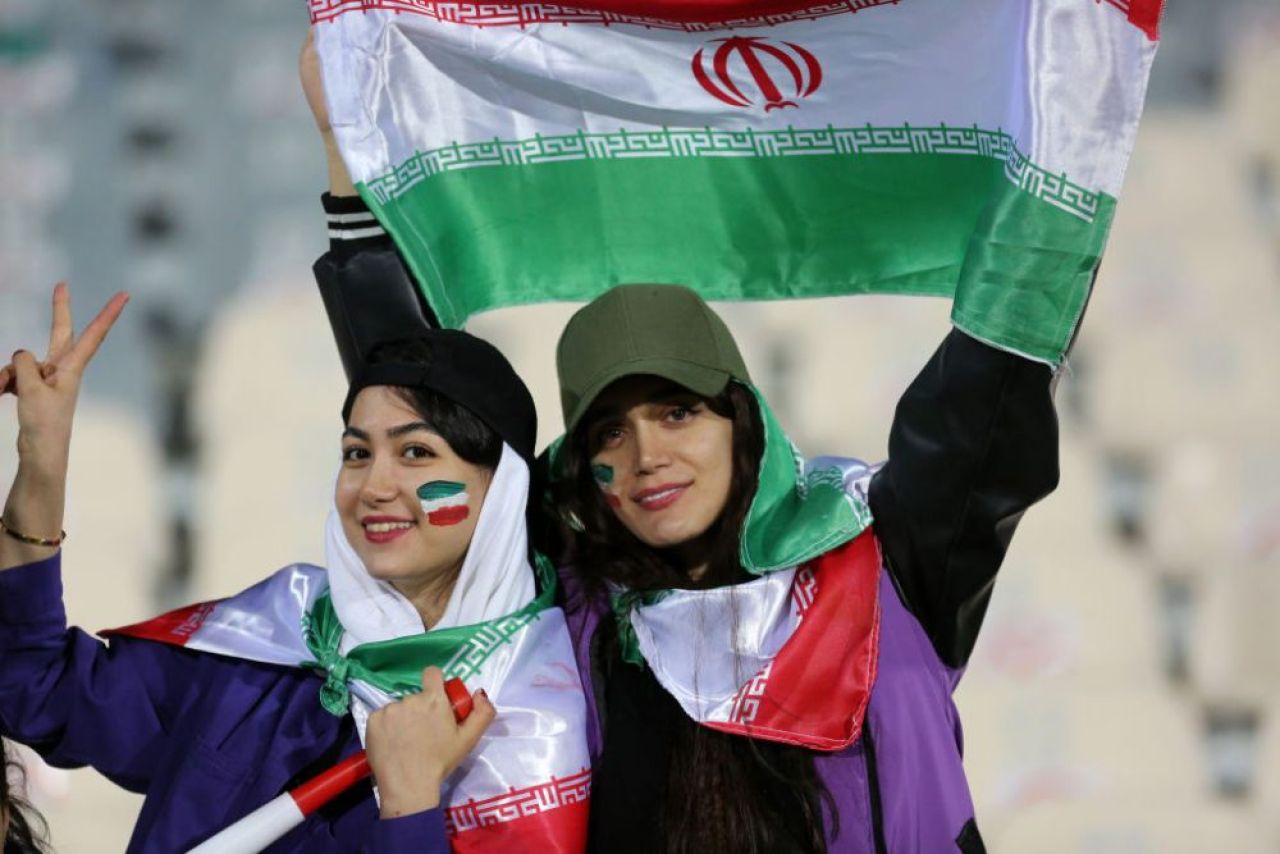 Femeile din Iran au avut voie pe stadion după mai bine de un an de zile. Imagini impresionante de pe arena din Teheran _15
