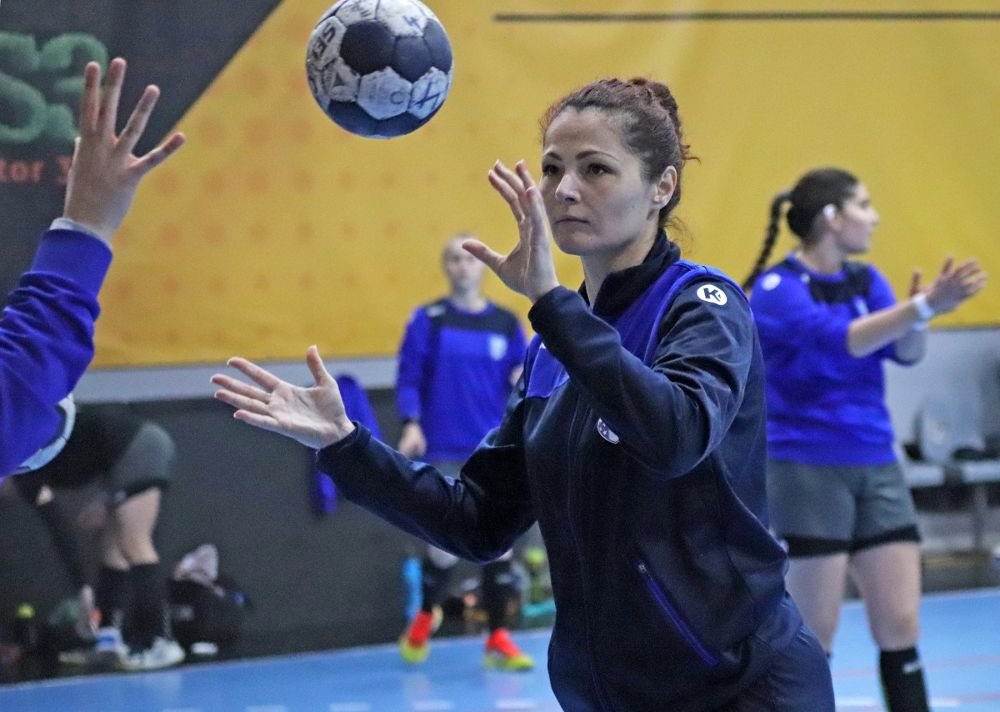 Una dintre marile portărițe de handbal ale României a fost cooptată în cadrul CSM București!_13