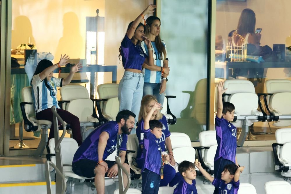 S-a dus 'blestemul'! Detaliul sesizat de toți la soția lui Messi după amicalul Argentinei: n-a mai făcut asta de la înfrângerea de la Mondial _10