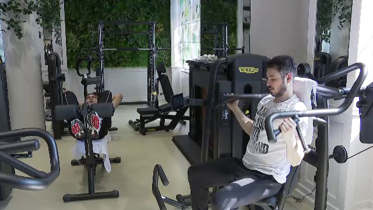 Vârsta chiar e doar un număr în cazul lui! Imagini de senzație cu Victor Pițurcă în sală! Cum se antrenează la 66 de ani fostul selecționer _31
