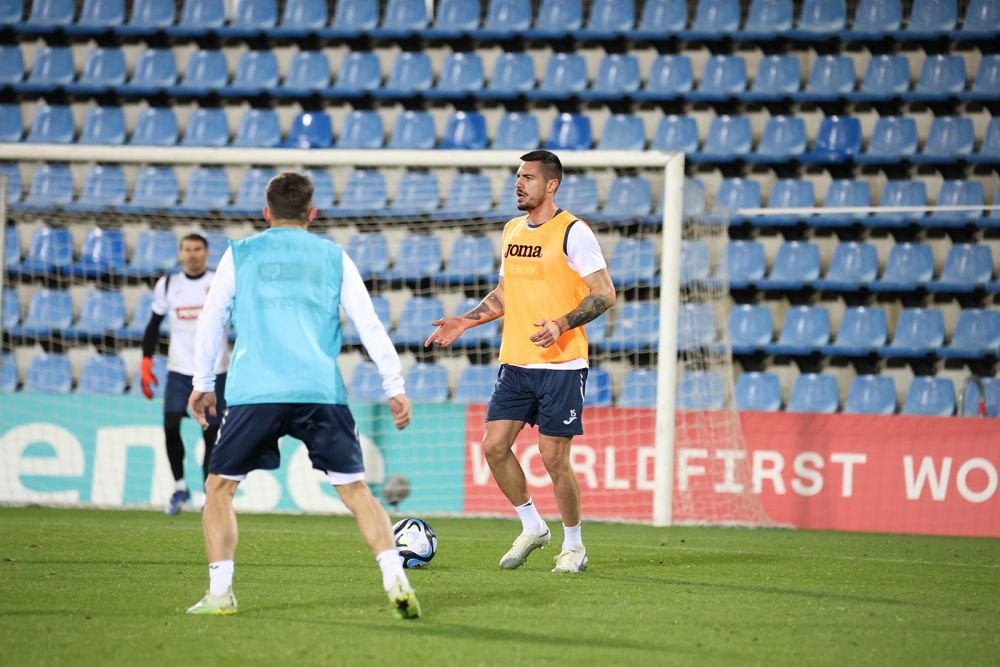 Concentrare 100 %. Imagini de la antrenamentul României înaintea meciului cu Andorra din preliminariile EURO 2024_2