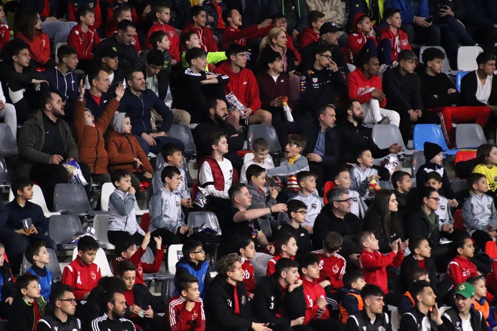 Aproape 80% dintre spectatorii prezenți la meciul cu România U21 - Portugalia U21 au fost copii!_9