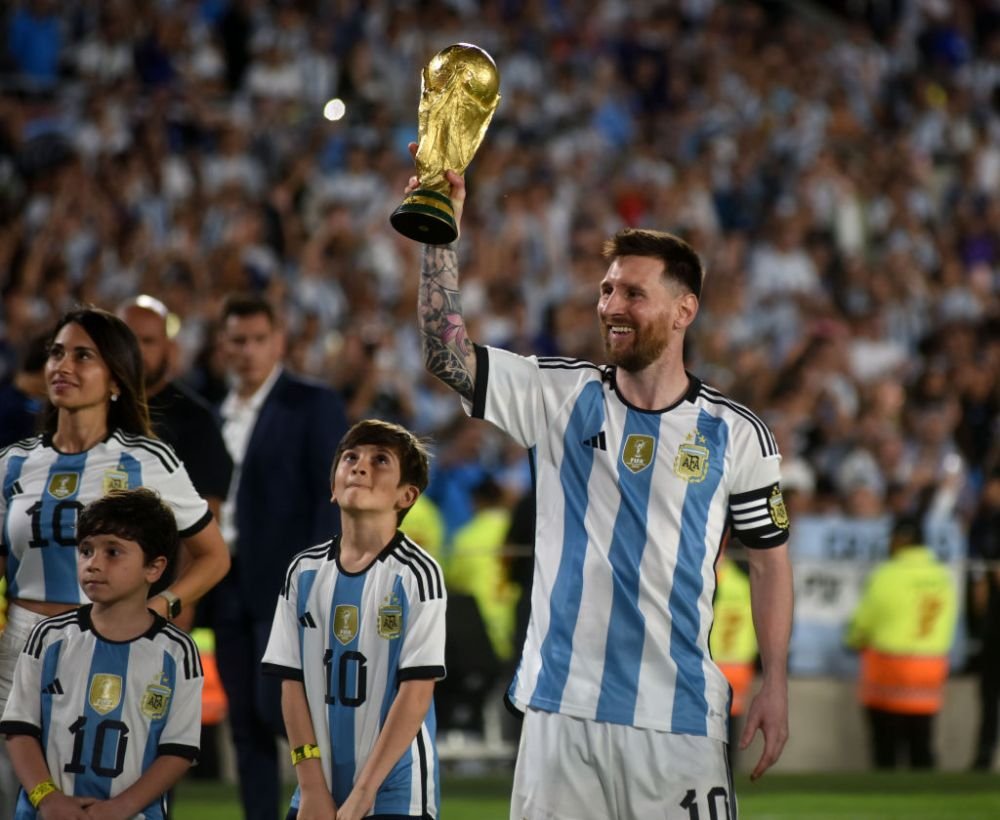 Doamnele nu s-au lăsat mai prejos! Gestul controversat făcut de partenerele argentinienilor după meciul cu Panama_8