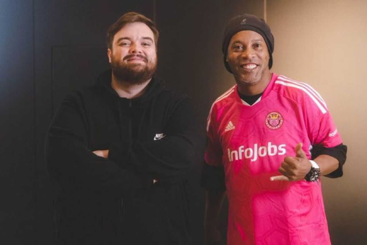 La asta nu se aștepta nimeni! Salariul infim pe care îl are Ronaldinho în liga lui Gerard Pique _1