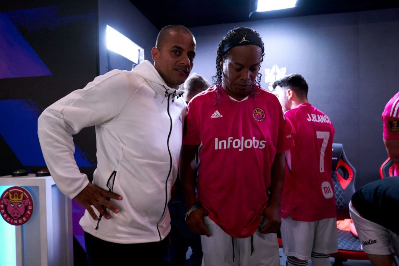 La asta nu se aștepta nimeni! Salariul infim pe care îl are Ronaldinho în liga lui Gerard Pique _2