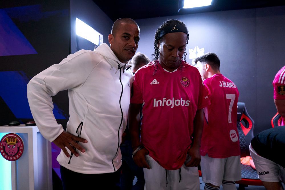 La asta nu se aștepta nimeni! Salariul infim pe care îl are Ronaldinho în liga lui Gerard Pique _2