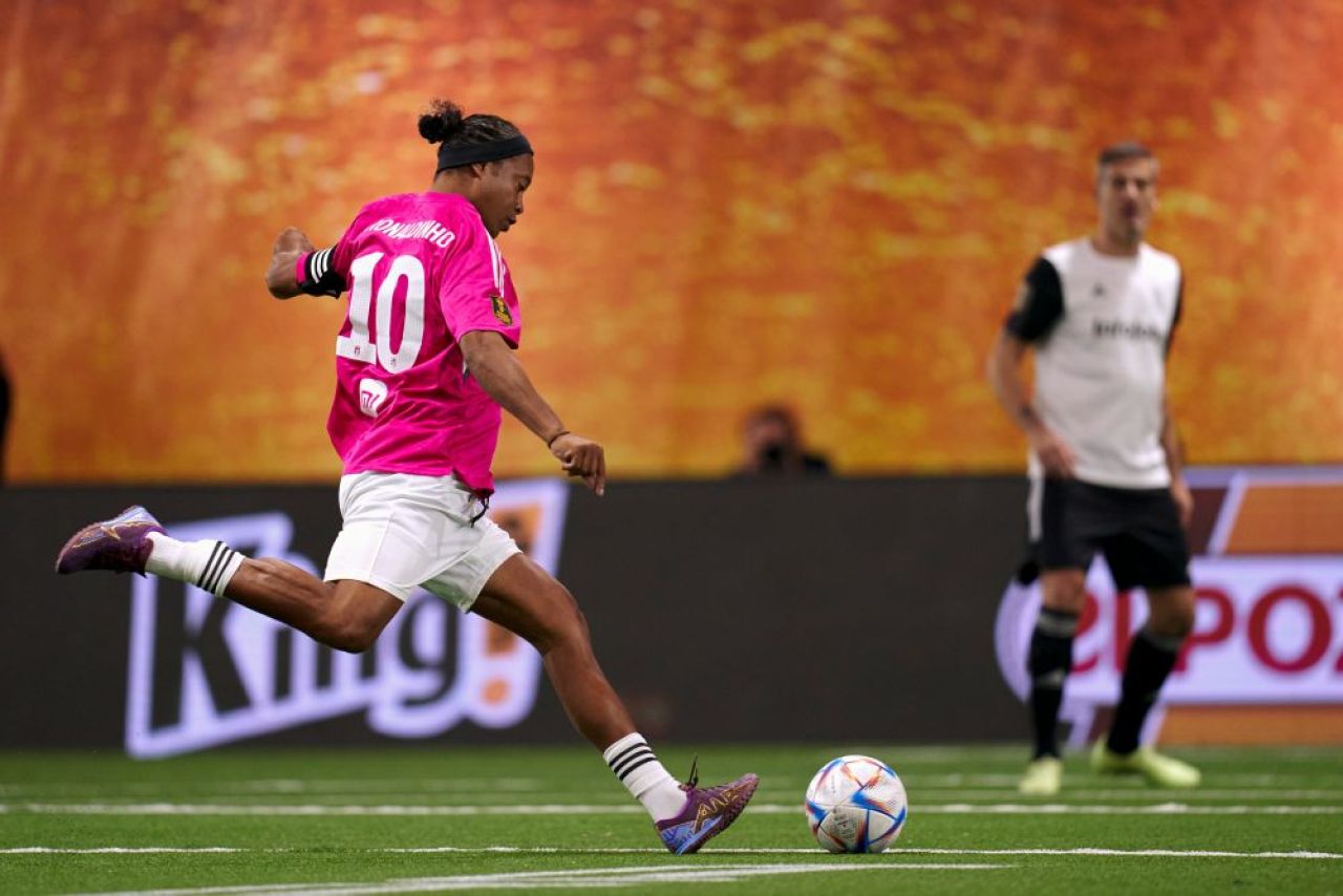 La asta nu se aștepta nimeni! Salariul infim pe care îl are Ronaldinho în liga lui Gerard Pique _3