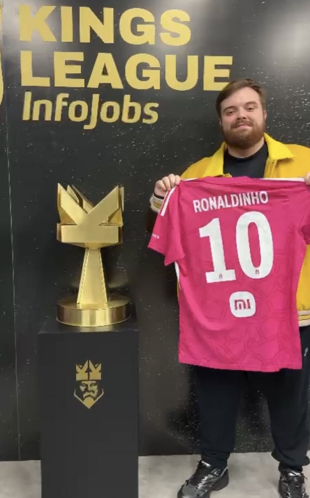 La asta nu se aștepta nimeni! Salariul infim pe care îl are Ronaldinho în liga lui Gerard Pique _4