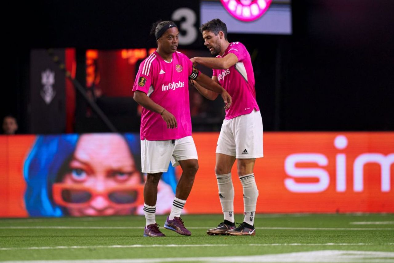 La asta nu se aștepta nimeni! Salariul infim pe care îl are Ronaldinho în liga lui Gerard Pique _5