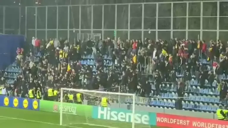 Incidente în tribună la meciul Andorra-România. Mai mulți fani români s-au luat la bătaie: reacția celorlalți suporteri