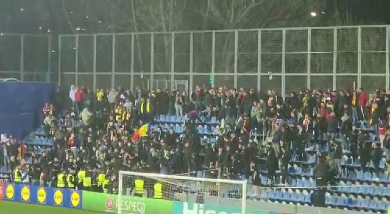 Incidente în tribună la meciul Andorra-România. Mai mulți fani români s-au luat la bătaie: reacția celorlalți suporteri _7