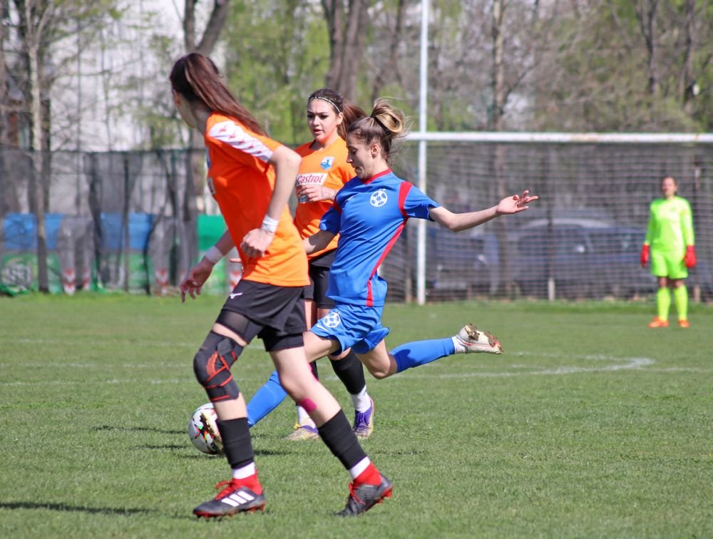 Imagini pe care Gigi Becali nu ar fi vrut să le vadă! Echipa feminină a FCSB a jucat primul meci oficial în București_34
