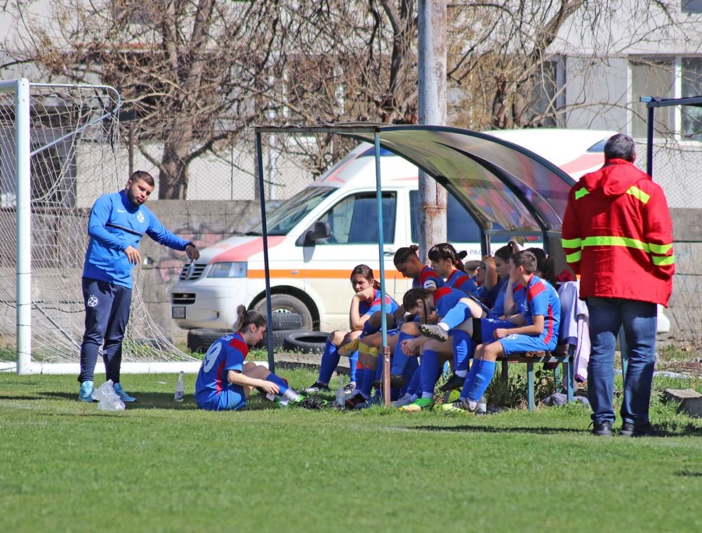 Imagini pe care Gigi Becali nu ar fi vrut să le vadă! Echipa feminină a FCSB a jucat primul meci oficial în București_41