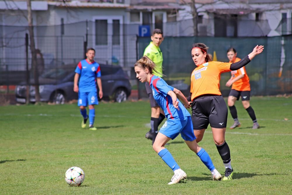 Imagini pe care Gigi Becali nu ar fi vrut să le vadă! Echipa feminină a FCSB a jucat primul meci oficial în București_48